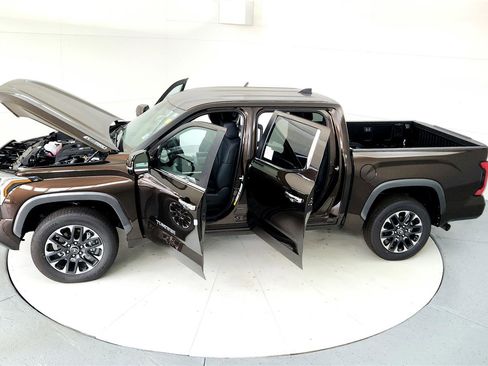 New 2025 Toyota Tundra Limited image 18