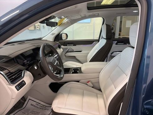 Used 2025 GMC Acadia Denali w/ Super Cruise Package image 14