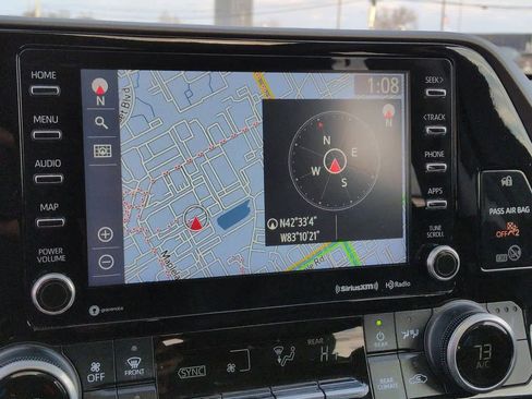 Used 2021 Toyota Highlander XLE image 31