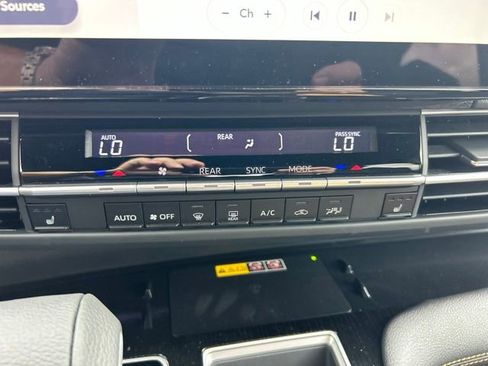 Used 2026 Toyota Sienna XLE Woodland Edition AWD/4WD image 21
