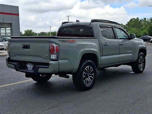 Used 2022 Toyota Tacoma TRD Sport w/ TRD Premium Sport Package AWD/4WD image 7