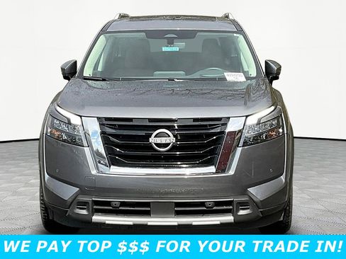 Used 2025 Nissan Pathfinder Platinum image 2
