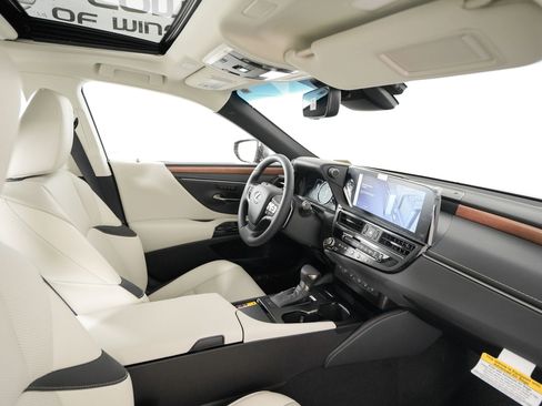 New 2025 Lexus ES 350 w/ Premium Package image 18
