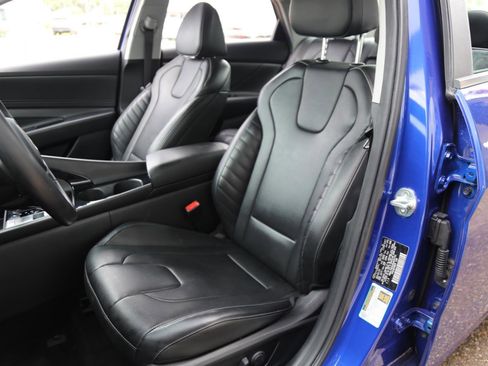 Used 2024 Hyundai Elantra Limited image 13