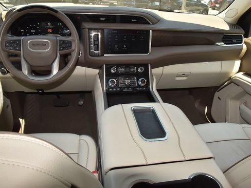 Used 2024 GMC Yukon XL Denali w/ Advanced Technology Package AWD/4WD image 17