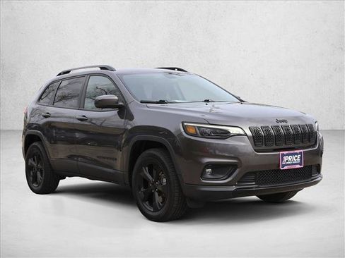 Used 2020 Jeep Cherokee Latitude Plus AWD/4WD image 3