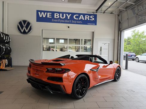 Used 2025 Chevrolet Corvette Z06 w/ Stealth Interior Trim Package RWD image 5