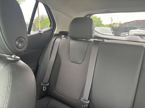 Used 2025 Buick Encore GX Preferred AWD/4WD image 34