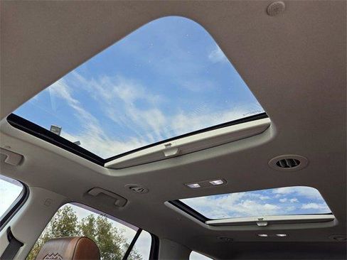 Used 2021 Chevrolet Traverse High Country image 19