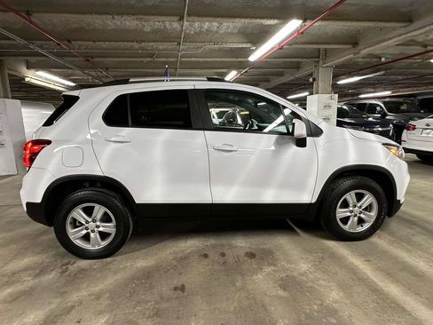 Used 2021 Chevrolet Trax LT AWD/4WD image 9