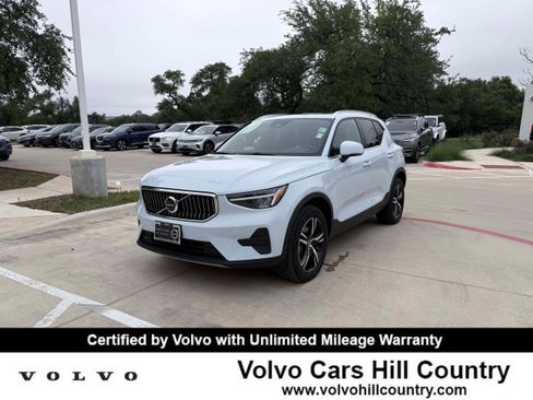Certified 2025 Volvo XC40 B5 Core AWD/4WD image 1
