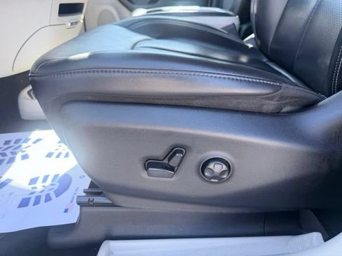 Used 2023 Chrysler Pacifica Touring-L FWD image 25