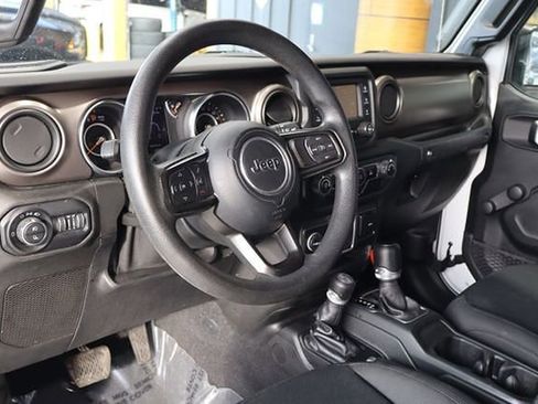 Used 2020 Jeep Gladiator Sport image 20