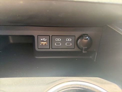 Used 2023 Toyota Highlander XLE FWD image 30