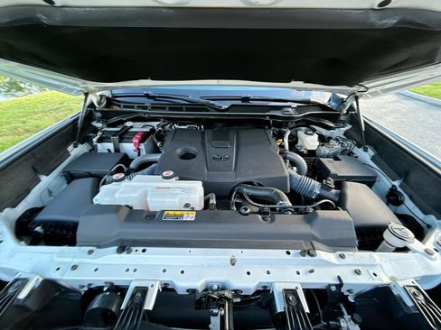 Used 2025 Toyota Tundra SR5 w/ SR5 Premium Package AWD/4WD image 33