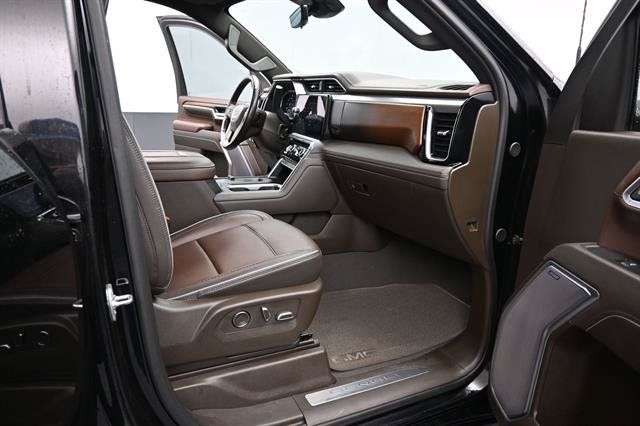 Used 2025 GMC Sierra 2500 Denali w/ Denali Reserve Package AWD/4WD image 17
