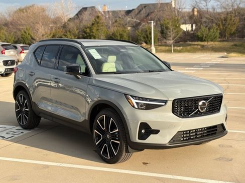 New 2026 Volvo XC40 B5 Plus w/ Protection Package Premier AWD/4WD image 3