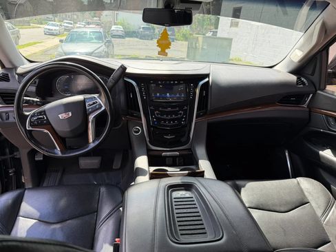 Used 2020 Cadillac Escalade Luxury AWD/4WD image 8