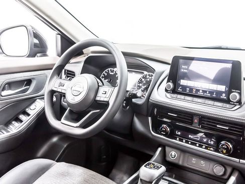 Used 2023 Nissan Rogue SV image 18