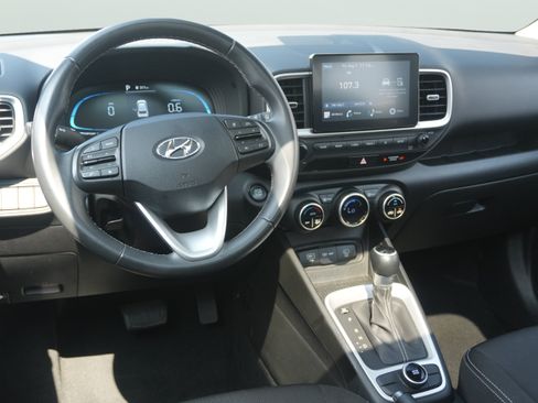 Used 2025 Hyundai Venue SEL FWD image 29