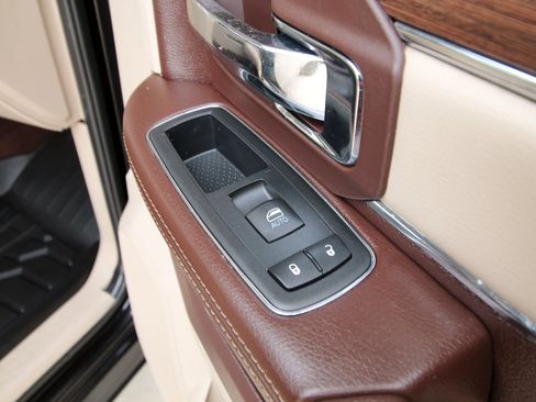 Used 2017 RAM 2500 Laramie w/ Convenience Group image 39