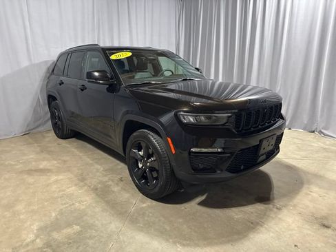 Used 2025 Jeep Grand Cherokee Limited w/ Luxury Tech Group II AWD/4WD image 12