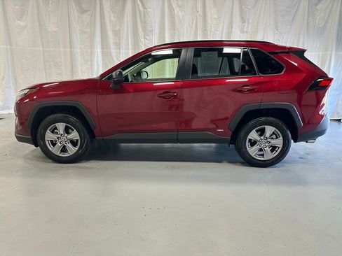 Used 2025 Toyota RAV4 LE AWD/4WD image 4