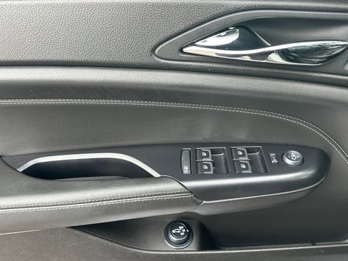 Used 2014 Cadillac SRX Luxury image 11