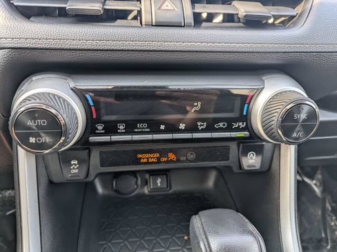 Used 2022 Toyota RAV4 XLE w/ Convenience Package FWD image 22