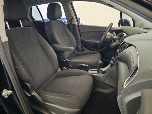 Used 2019 Chevrolet Trax LS w/ LPO, Protection Package FWD image 24