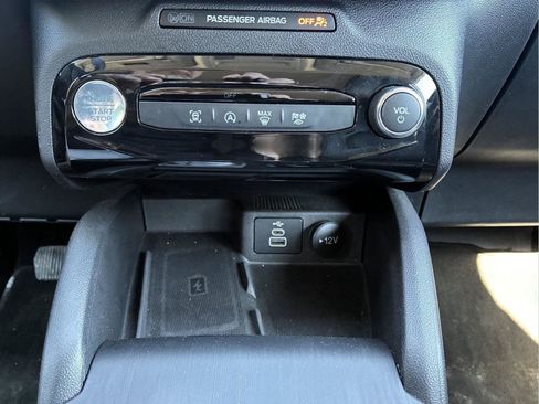 Used 2025 Ford Escape Platinum AWD/4WD image 26