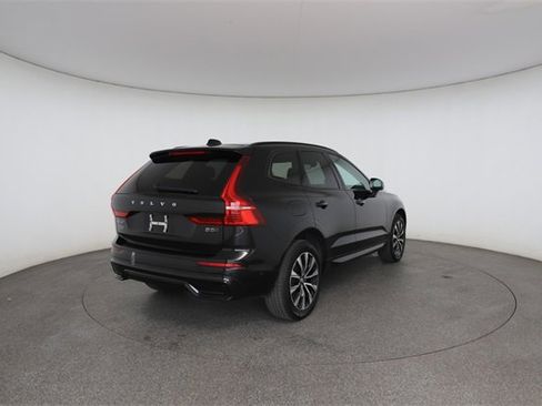 Used 2023 Volvo XC60 B5 Plus image 18