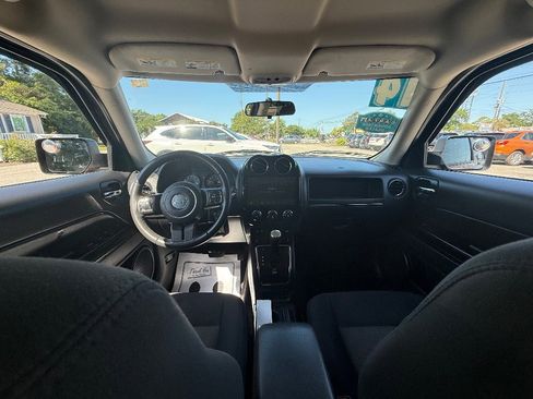 Used 2014 Jeep Patriot Latitude AWD/4WD image 7