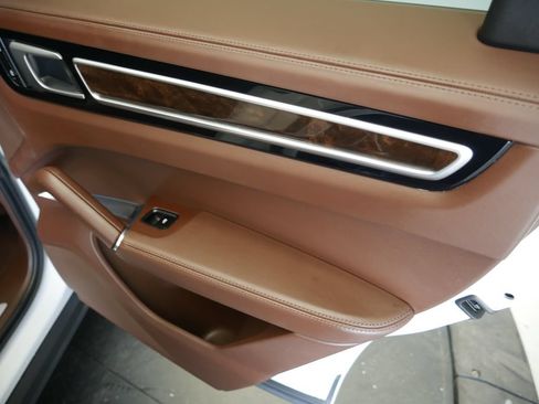 Certified 2023 Porsche Cayenne Turbo AWD/4WD image 26