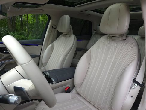 Used 2023 Mercedes-Benz EQS 450+ SUV image 13