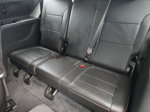 Used 2021 Chevrolet Traverse RS image 15