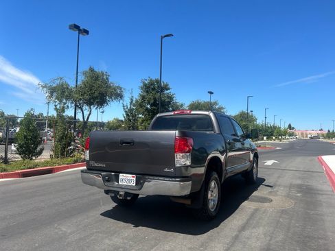 Used 2012 Toyota Tundra 4x4 CrewMax w/ Tow Pkg image 13