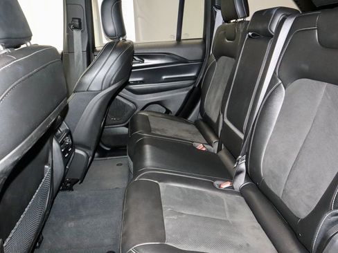 Used 2024 Jeep Grand Cherokee Altitude image 22