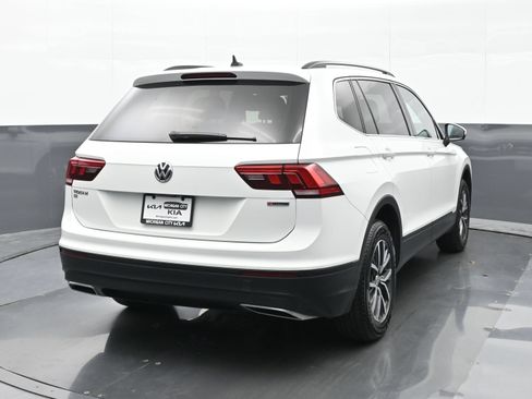 Used 2019 Volkswagen Tiguan SE w/ Panoramic Sunroof Package AWD/4WD image 4