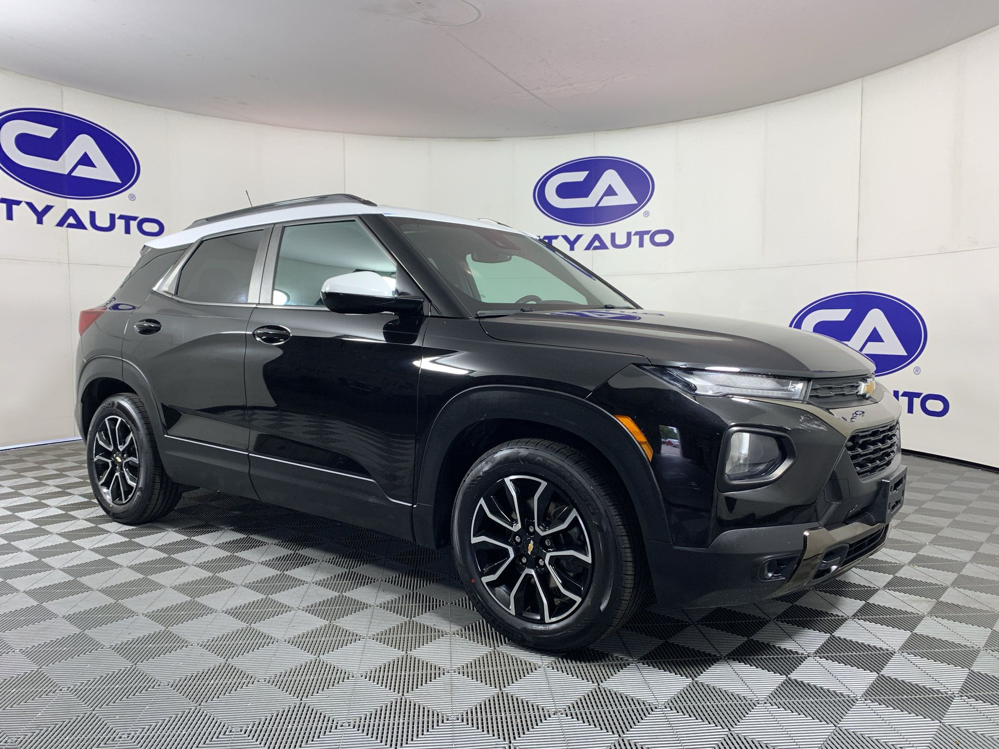Used 2021 Chevrolet TrailBlazer ACTIV w/ Sun and Liftgate Package FWD image 1