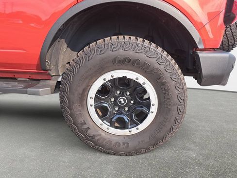 Used 2023 Ford Bronco Outer Banks w/ Sasquatch Package AWD/4WD image 30