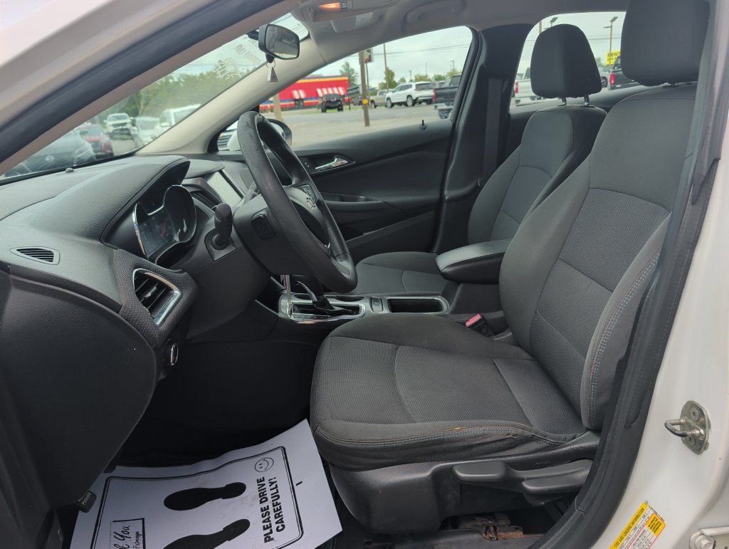 Used 2018 Chevrolet Cruze LT FWD image 8