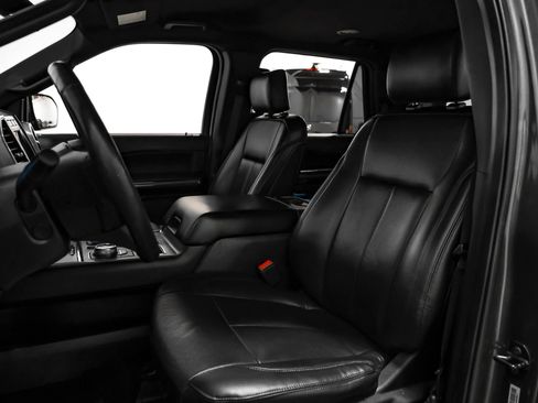 Used 2019 Ford Expedition XLT w/ Equipment Group 202A RWD image 32