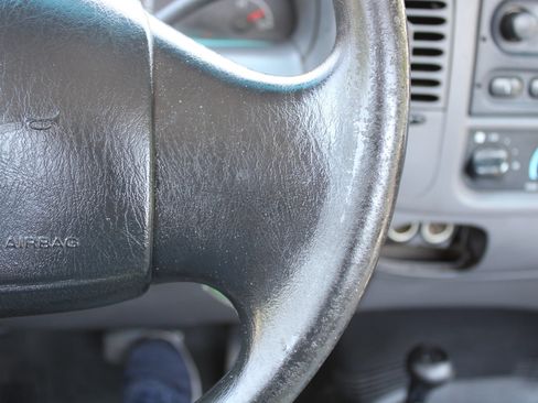 Used 2000 Ford F150 XLT AWD/4WD image 10