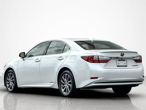 Used 2017 Lexus ES 300h w/ Navigation System Package FWD image 3