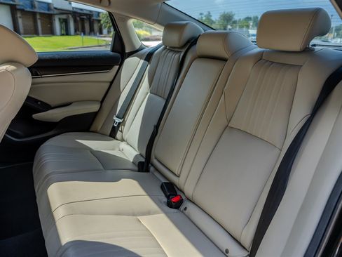 Used 2018 Honda Accord Touring image 30