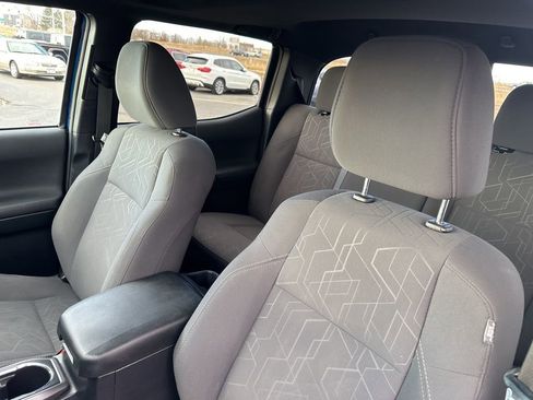 Used 2017 Toyota Tacoma TRD Off-Road image 16