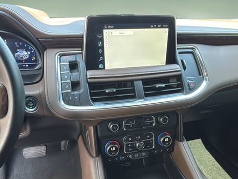 Used 2024 Chevrolet Suburban High Country AWD/4WD image 26