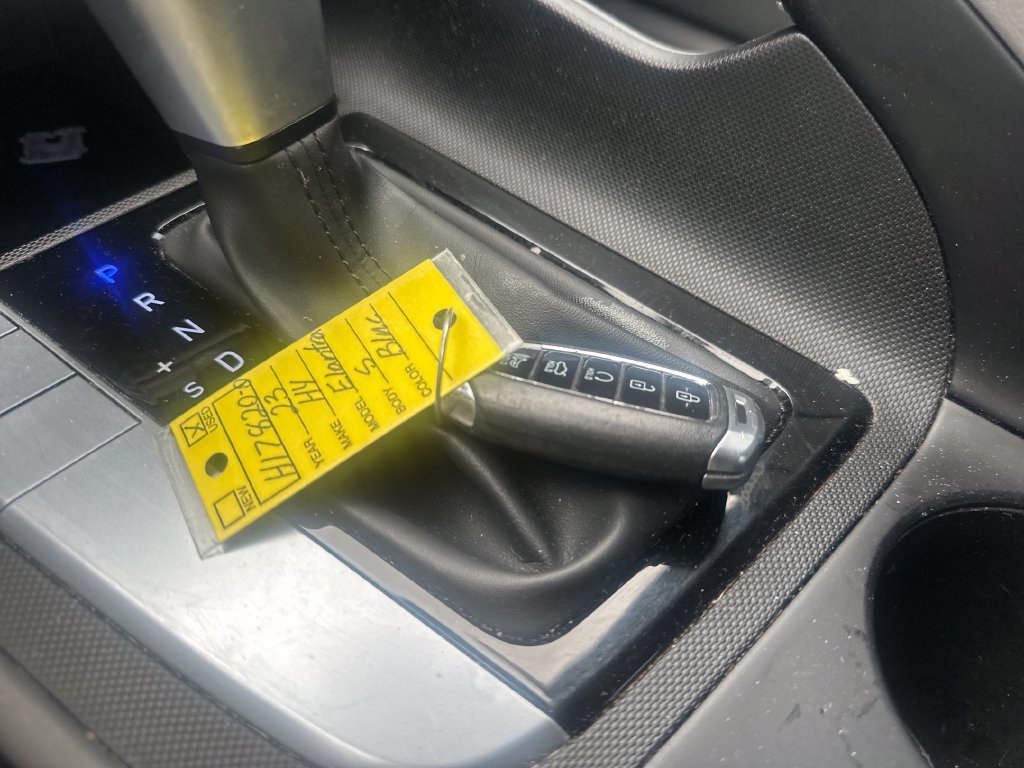Used 2023 Hyundai Elantra SEL w/ Preferred Accessory Package FWD image 18
