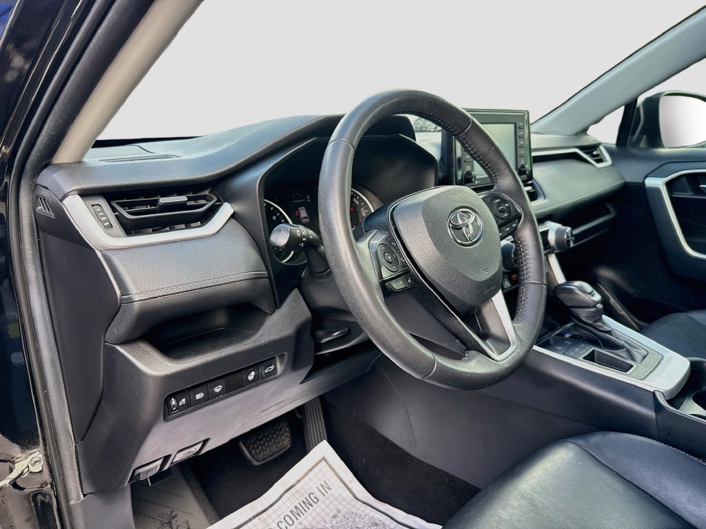 Used 2021 Toyota RAV4 XLE Premium FWD image 10